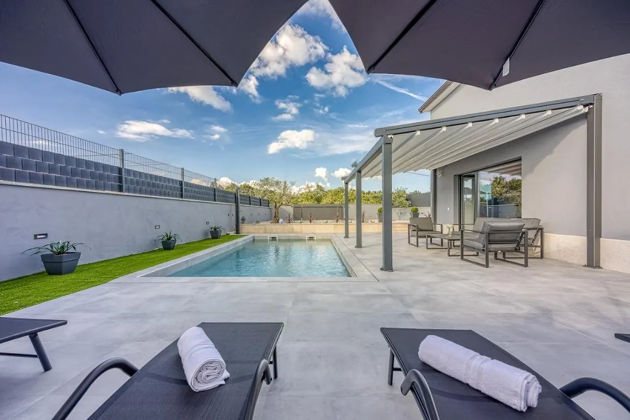 Villa Ana With Private Pool Tinjan