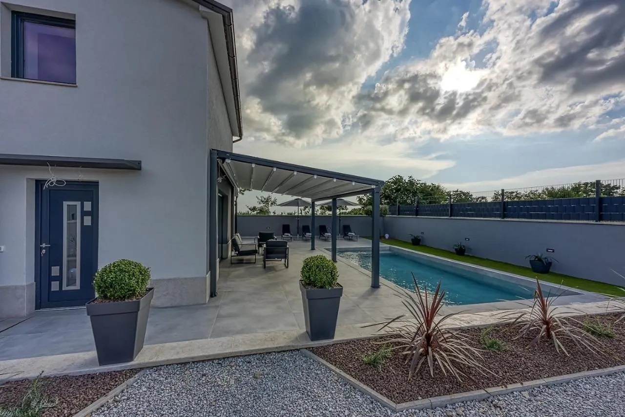 Villa Ana With Private Pool Tinjan