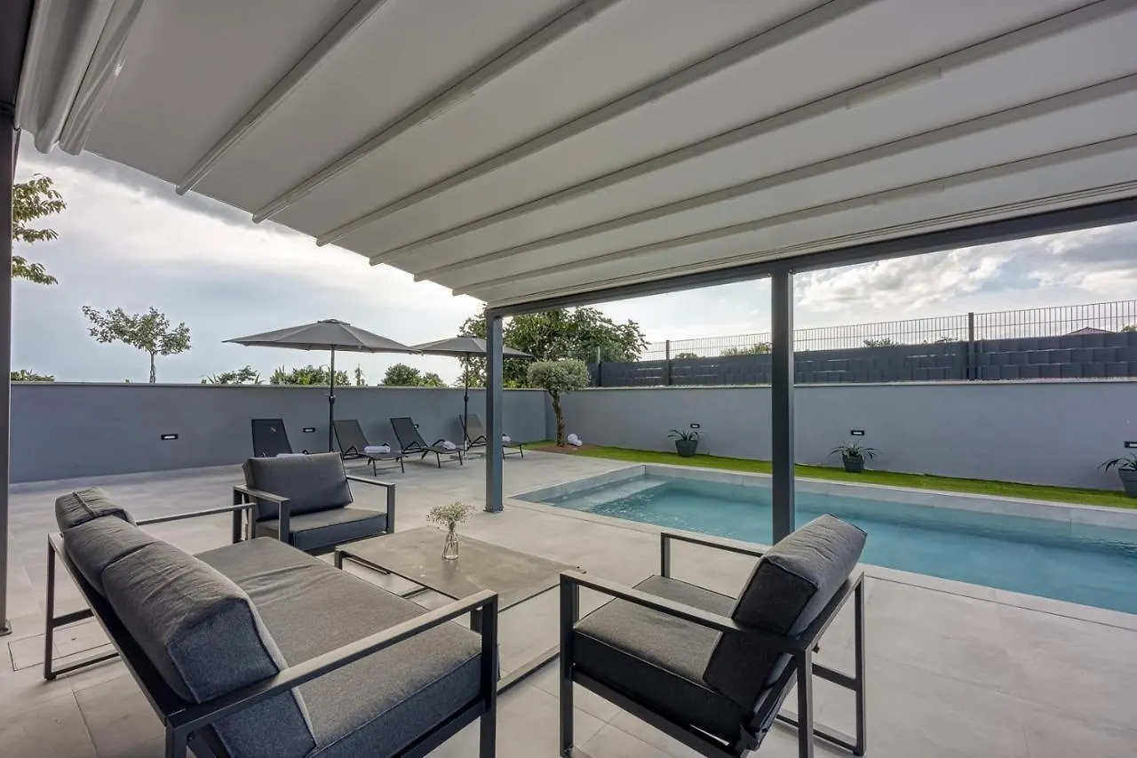 Villa Ana With Private Pool Tinjan Croatia