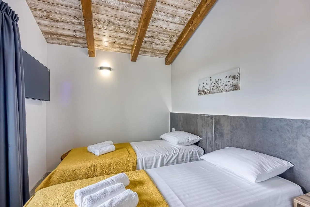 Villa Ana With Private Pool Tinjan Croatia