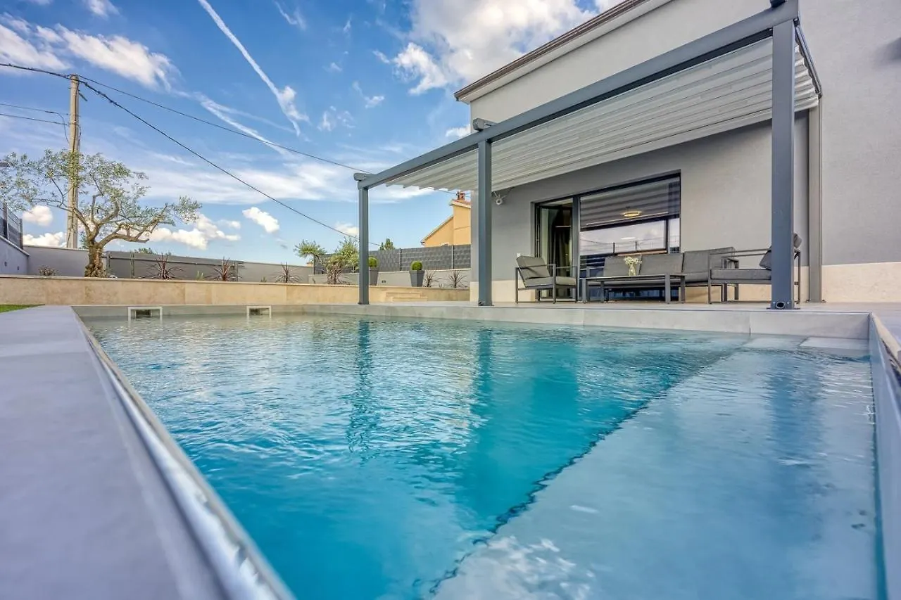 Villa Ana With Private Pool Tinjan